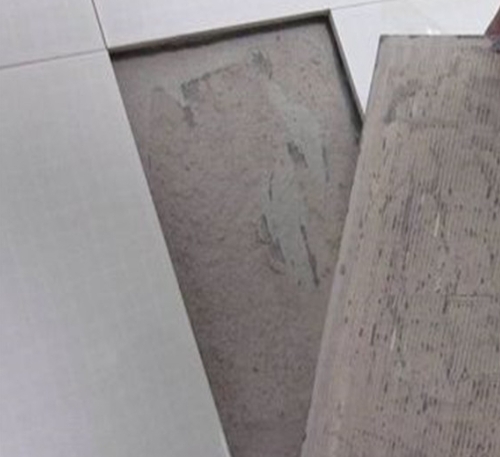 攀枝花市瓷砖空鼓维修公司分享瓷砖铺贴时如果打浆（即涂抹在瓷砖背面和基层上的砂浆或瓷砖胶）过少，会带来以下问题