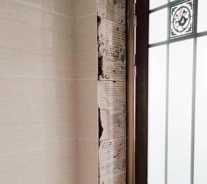 攀枝花市瓷砖空鼓免砸砖维修公司分享吸水砖泡水时间不够或过长都会对瓷砖铺贴效果产生影响